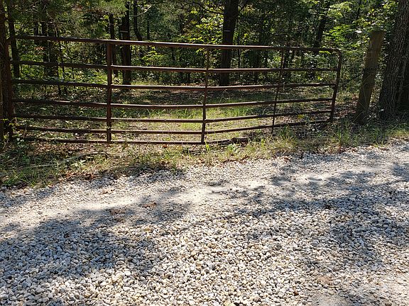 5th image of 9499 Lakeview Dr