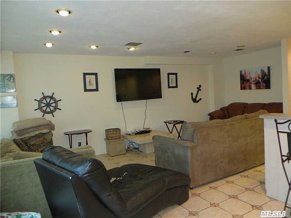2nd image of 519 W Broadway #A