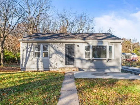 5500 Cypress Ave, Kansas City, MO 64130