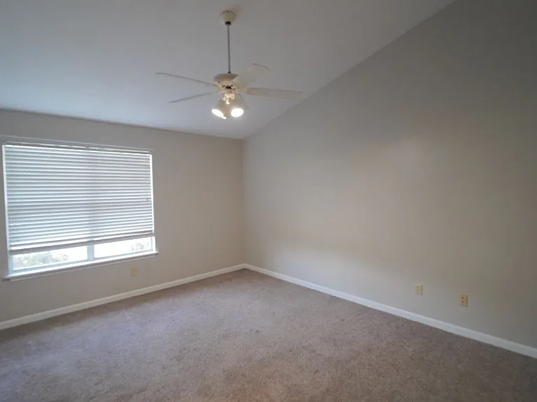 1908 Wagon Wheel Cir E — Photo 23