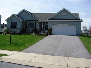 390 Pebble Beach Dr, Mount Wolf, PA 17347