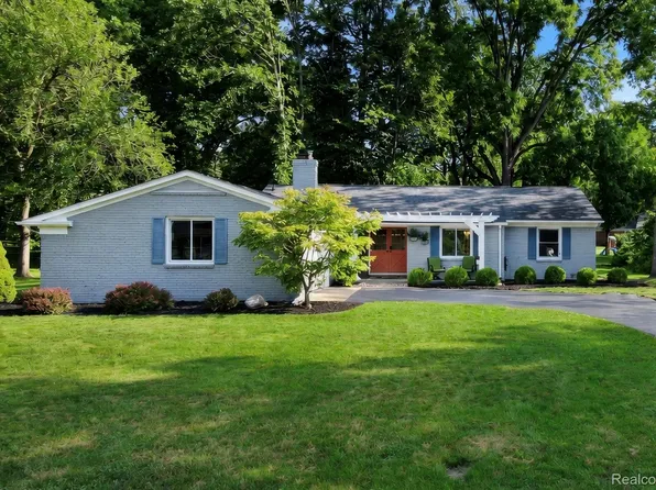 337 Beechview Dr S, Rochester, MI 48306