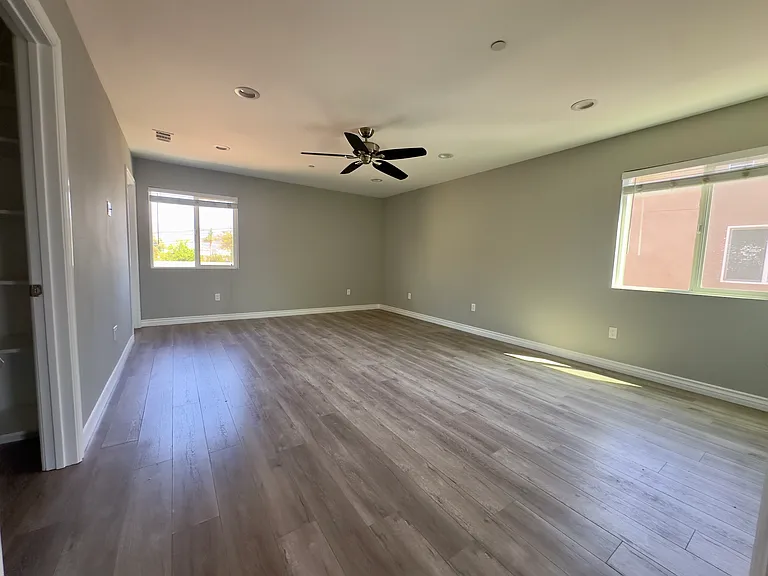 7542 Denny Ave — Photo 16