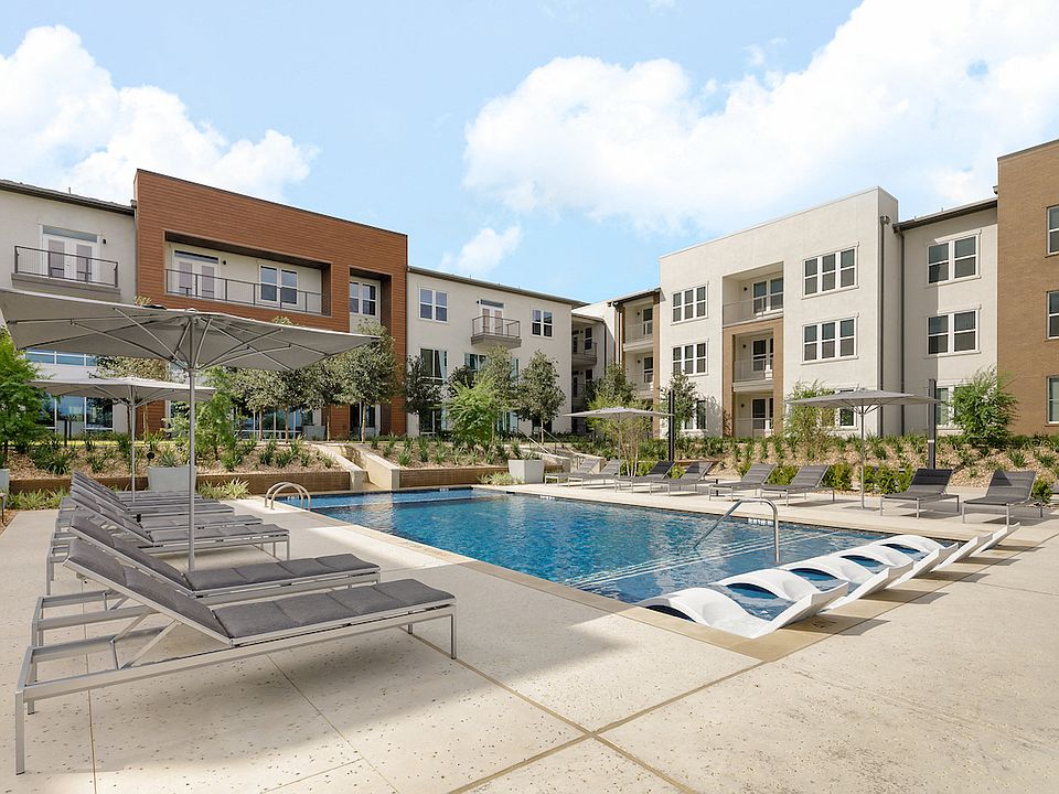 Resort-style Pool and Sundeck with Wi-Fi