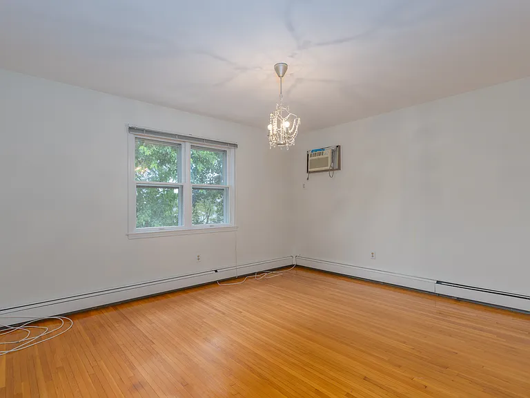 30 Cassilis Ave — Photo 17