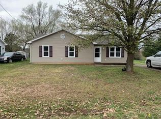590 Foxfield Rd, Hopkinsville, KY 42240