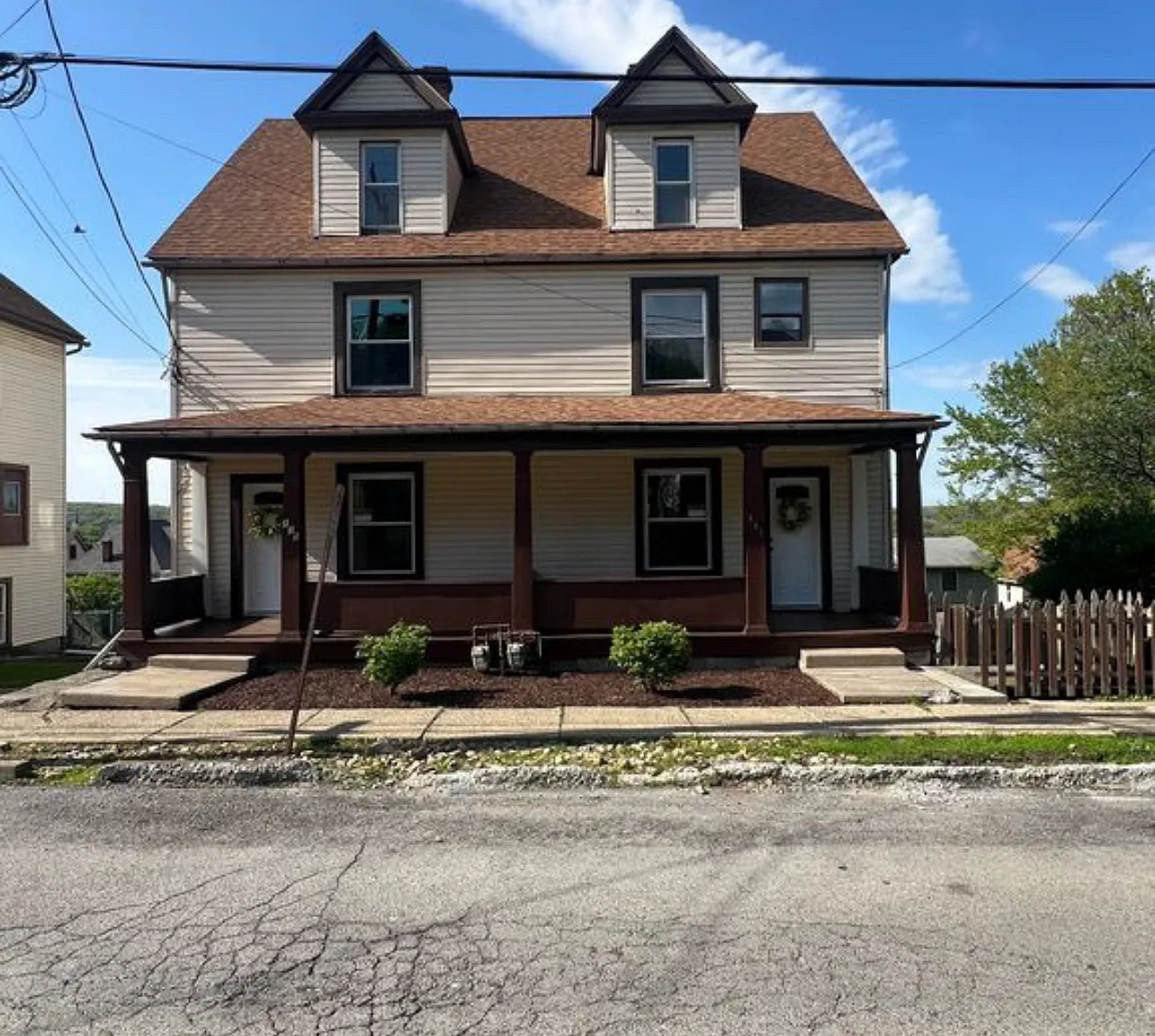 4 bed, 1.5 bath, 1350 sqft, $1,350 — Photo 1