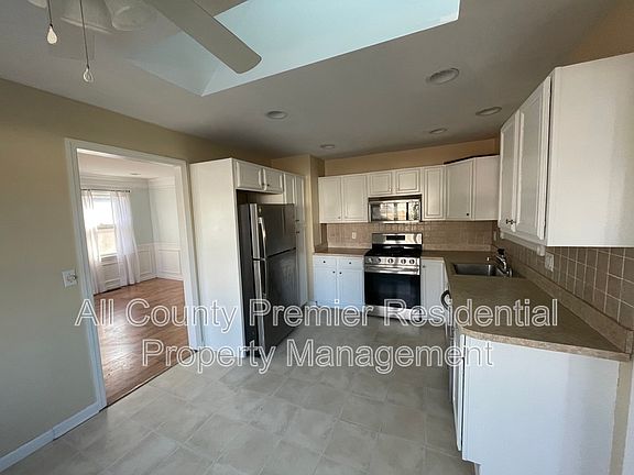 3rd image of 3138 Powhatan Ave
