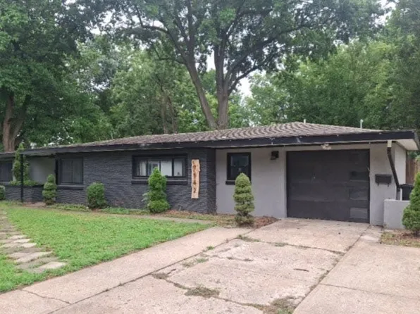 7642 Hemlock St, Overland Park, KS 66204