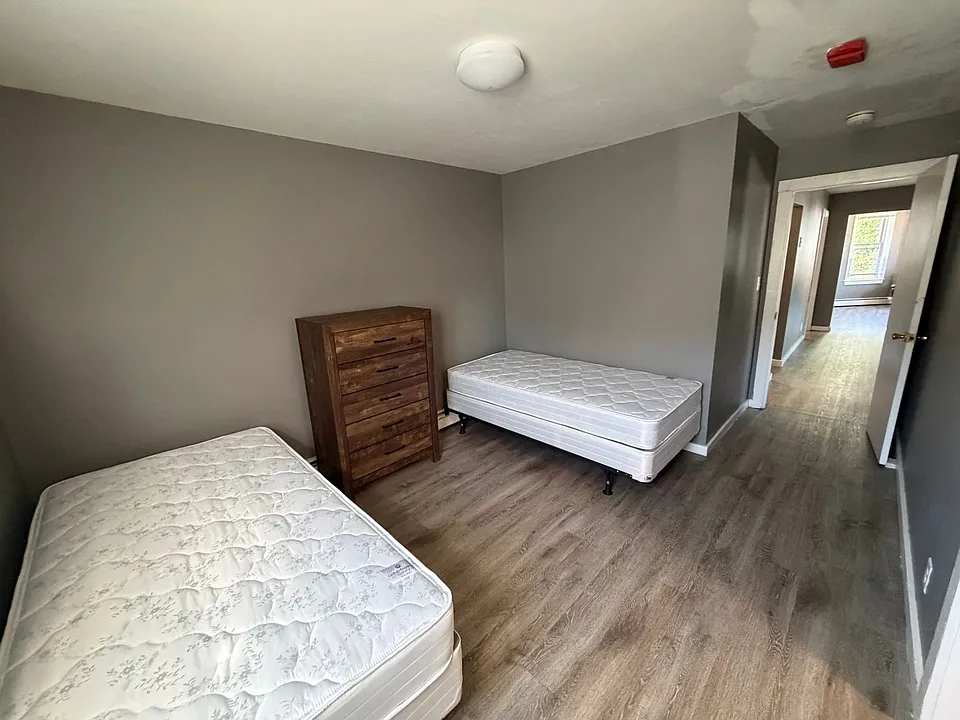 9-15 Riverview Pl