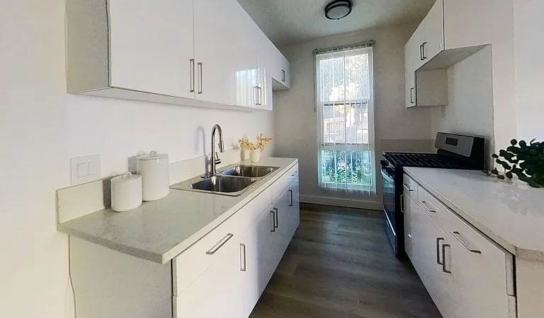 1818 W Sumac Ln #1B — Photo 3
