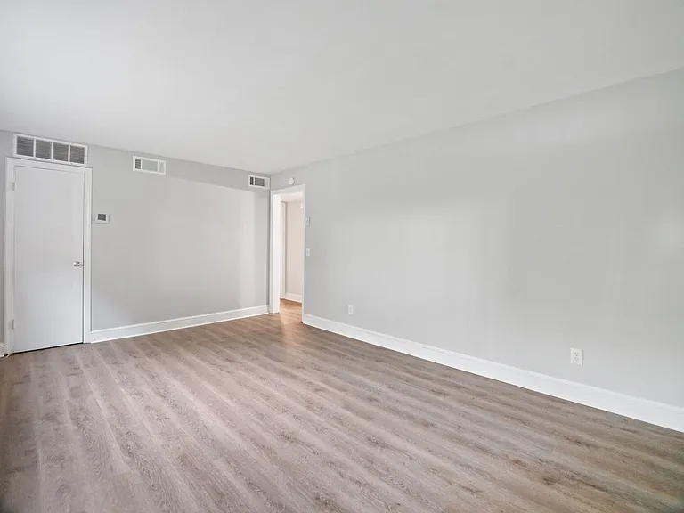445 Riverview — Photo 4