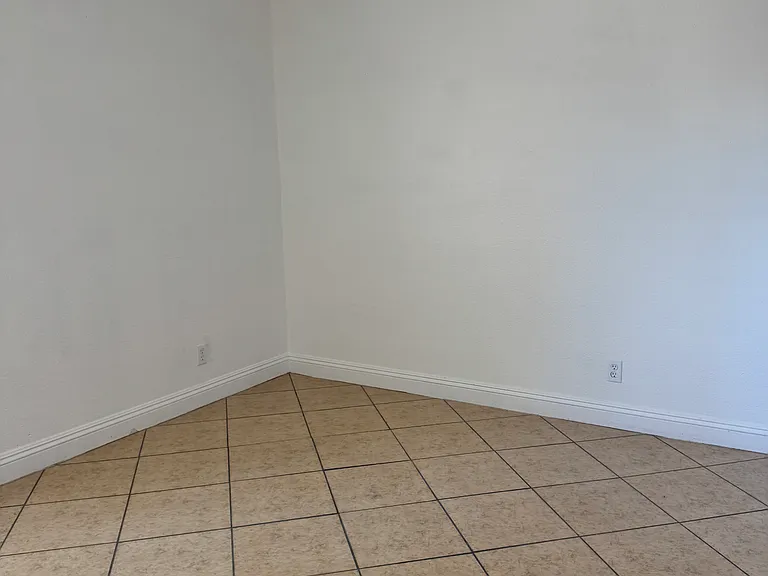 721 W 1st St #F103 — Photo 14