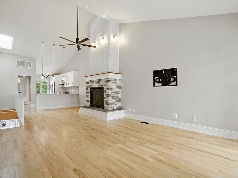 100 Pinewood Rd #128 — Photo 14