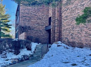 5515 Cromwell Ln APT M2, Oak Forest, IL 60452