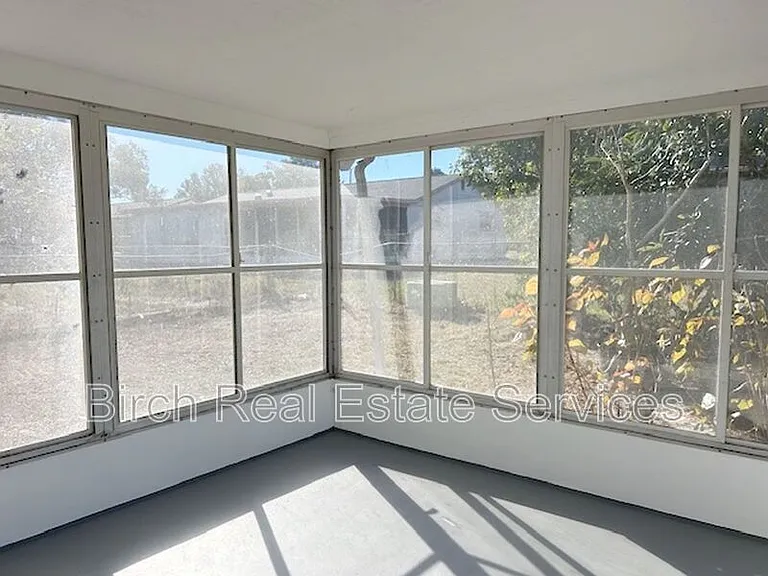 4813 Elmwood St — Photo 17
