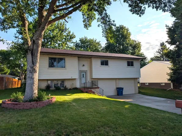 2408 Clearfield Dr, Norfolk, NE 68701