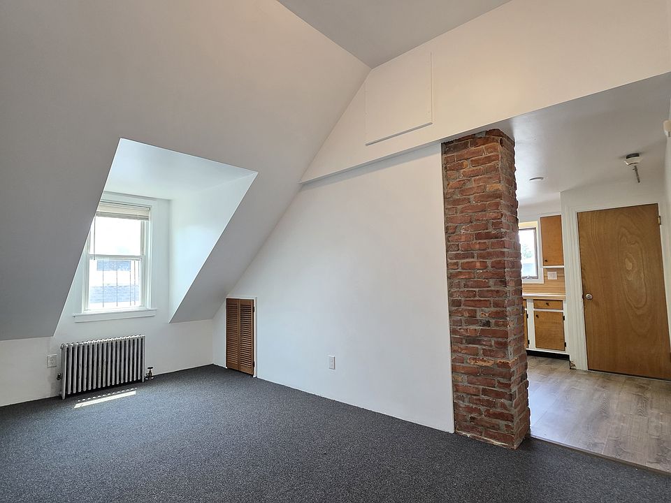 1st image of 389 Bullocks Point Ave APT 3