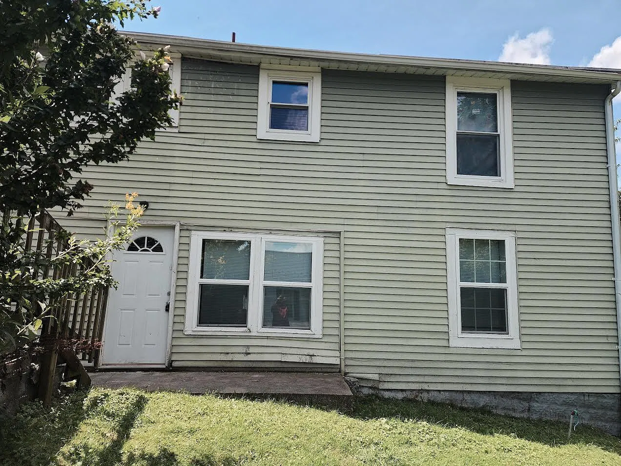 1 bed, 1.0 bath, 962 sqft, $650 — Photo 2