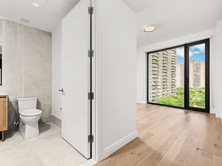 255 Lorimer St #553 — Photo 5