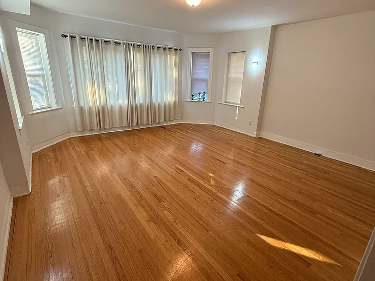 2-8029 S Saint Lawrence Ave #2 — Photo 5
