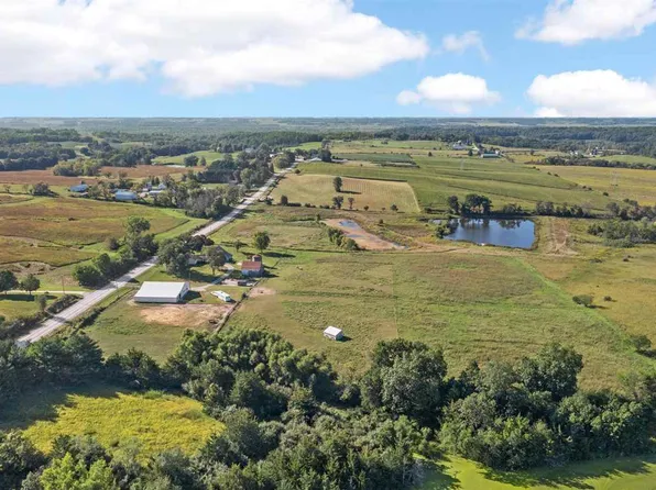 1567 Derby Ave NW, Swisher, IA 52338