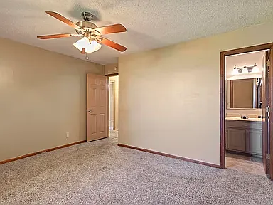 127 Grand Prairie Dr — Photo 10