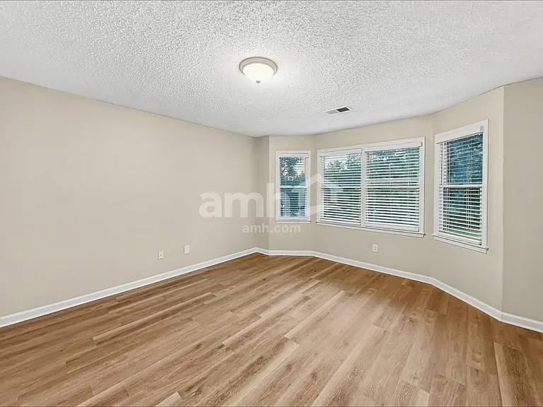 48 Cambridge Ct — Photo 14