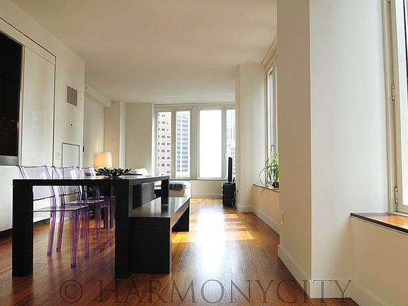 3rd image of 15 William St #20A