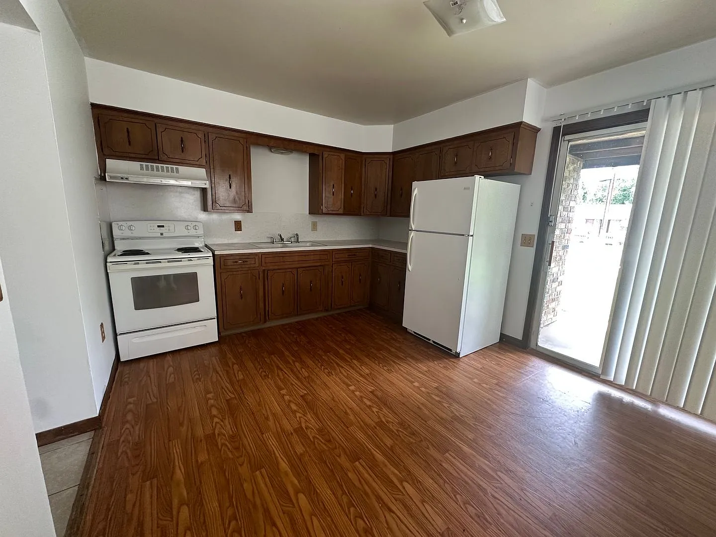400 N Inglewood Ave 9-20 — Photo 4