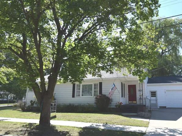 301 John R St, Clare, MI 48617