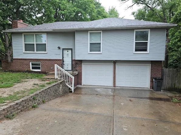 10243 NW Meadow Lane Dr, Parkville, MO 64152