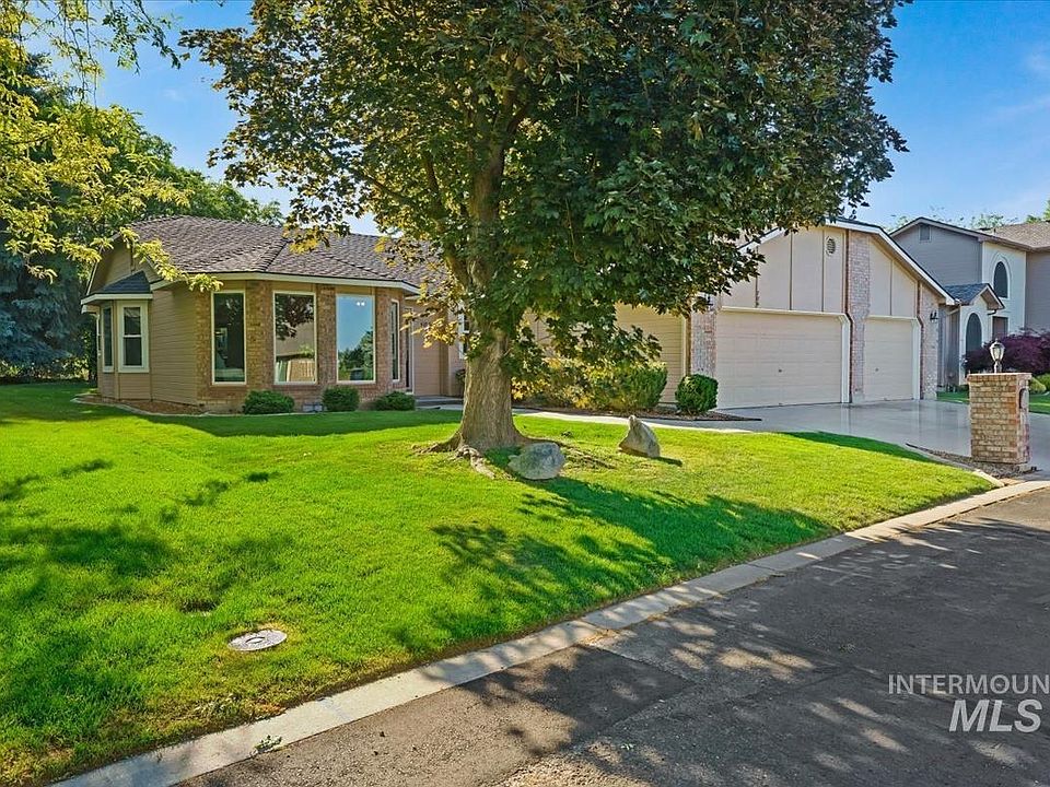1st image of 706 N Harvey Ln