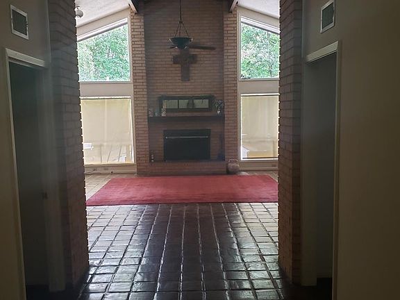 3rd image of 748 Rosewood Dr