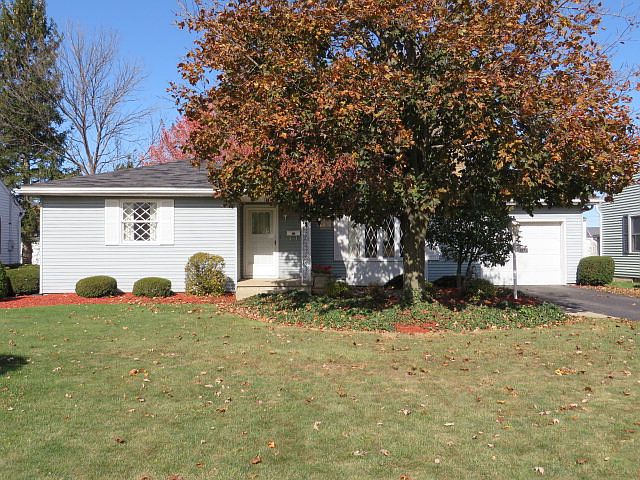 1st image of 107 Parkwood Dr