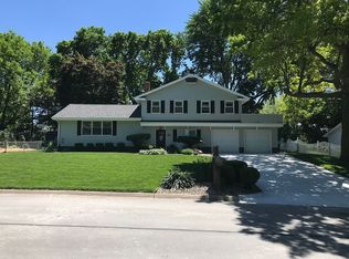 9911 Grover St, Omaha, NE 68124