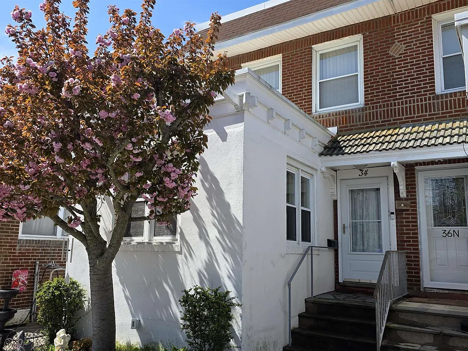 34 N Montgomery Ave