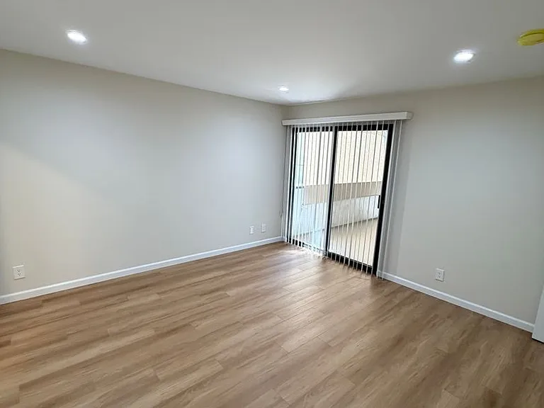 15323 Weddington Street — Photo 18