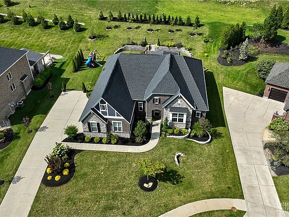 3rd image of 7174 Laurel Oaks Dr