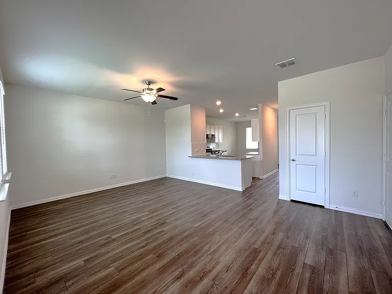 1511 Avery Pointe Dr — Photo 4