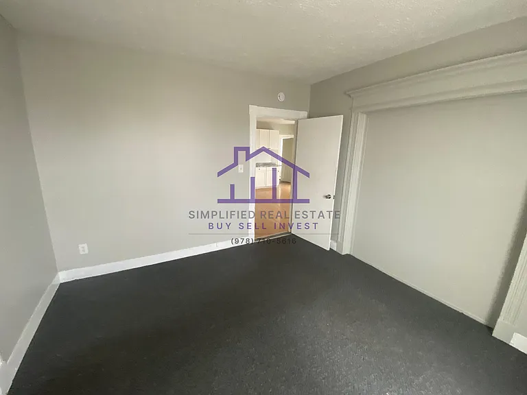 110 Howe St #4 — Photo 3