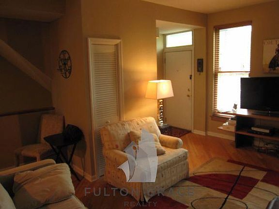 4th image of 3153 N Southport Ave