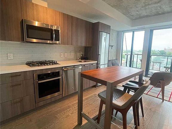 5th image of 608 Richmond St W #901