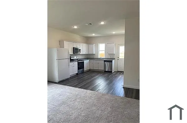 Building Photo - 6311 Tropicana Ln