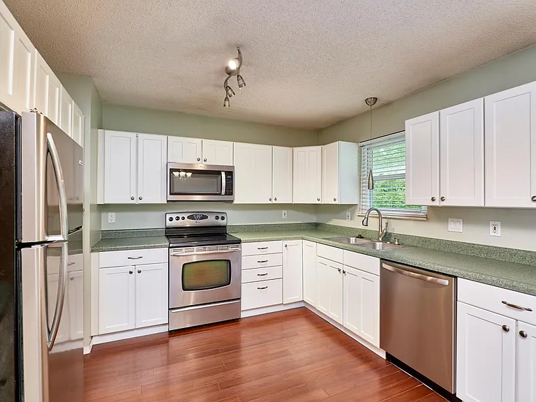 6001 La Chateau Ct — Photo 7