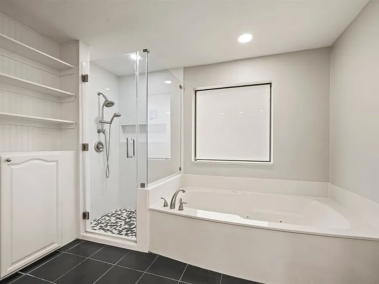 1000 Raven Bend Ct — Photo 24