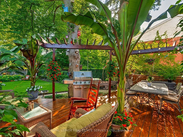 145 Suffolk Ave — Photo 44