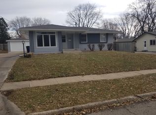 3225 Ashwood Dr, Urbandale, IA 50322