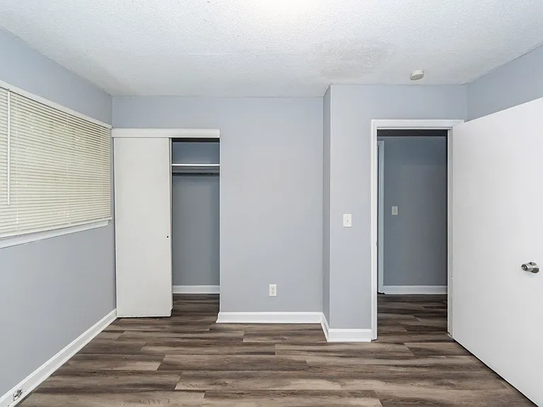 107 Greenhurst Ave — Photo 15