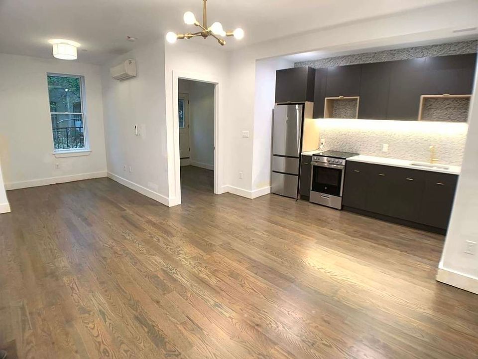 1st image of 484 Gates Ave #1L